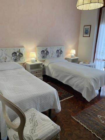 La Casa Dei Pini Bed & Breakfast Malnate Bagian luar foto