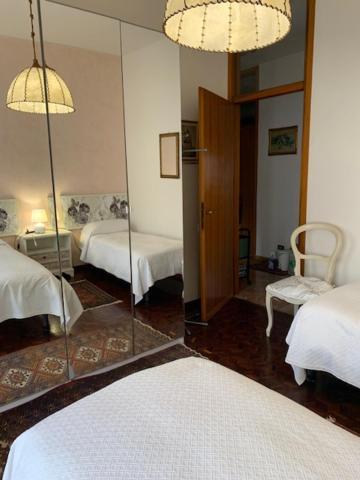 La Casa Dei Pini Bed & Breakfast Malnate Bagian luar foto