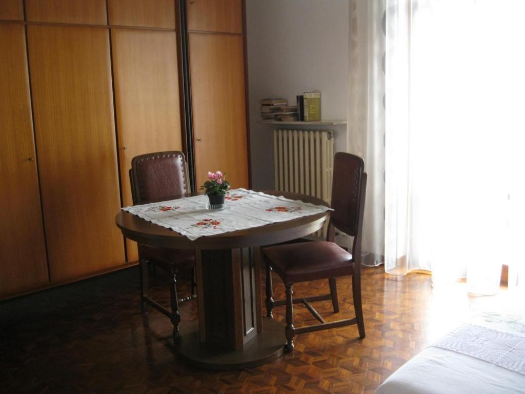 La Casa Dei Pini Bed & Breakfast Malnate Bagian luar foto