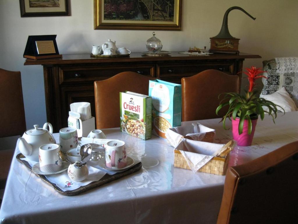 La Casa Dei Pini Bed & Breakfast Malnate Bagian luar foto