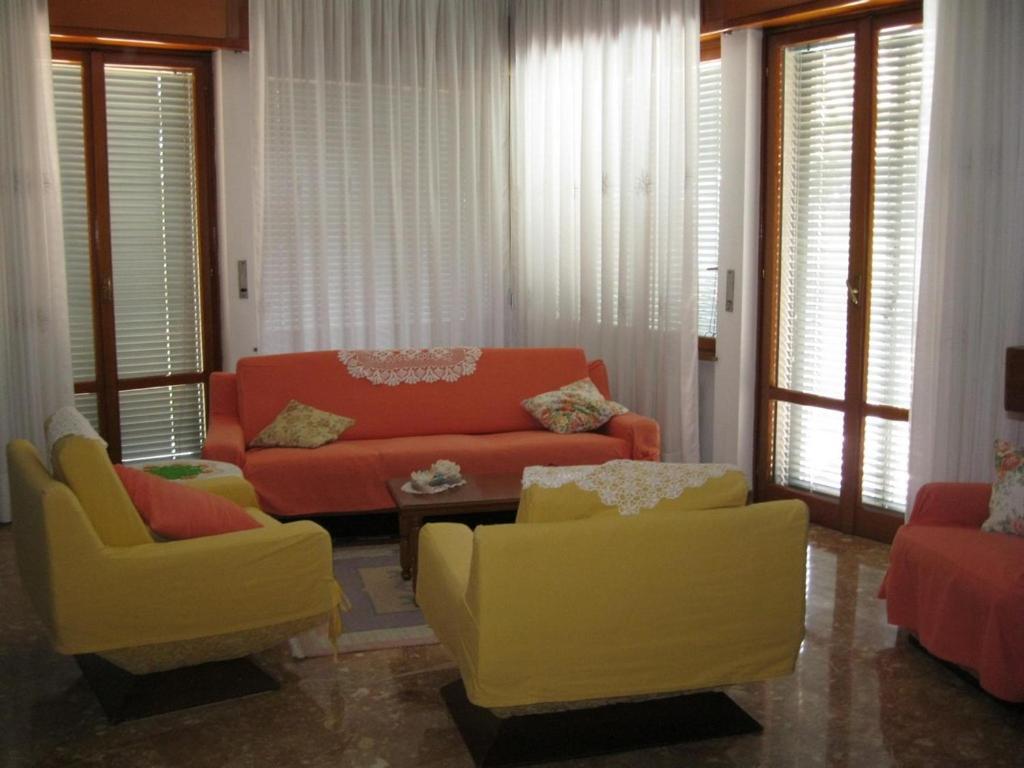 La Casa Dei Pini Bed & Breakfast Malnate Bagian luar foto