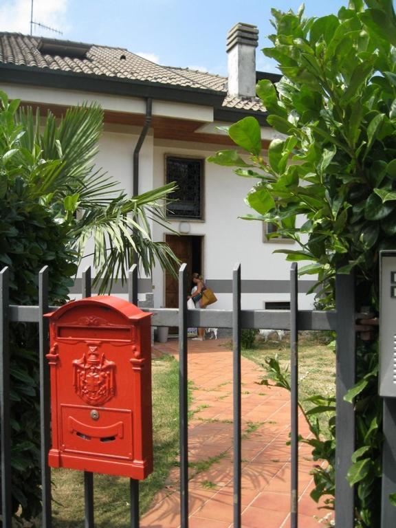 La Casa Dei Pini Bed & Breakfast Malnate Bagian luar foto